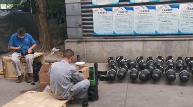 疊片污水處理器，正在裝配